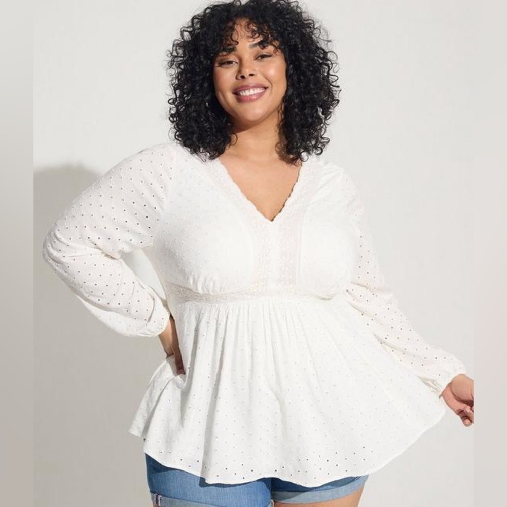 Torrid White Eyelet Babydoll Peplum Top Long Sleeve V-Neck SIZE 2